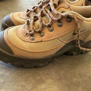 Nike Lahar Low top canvas beige